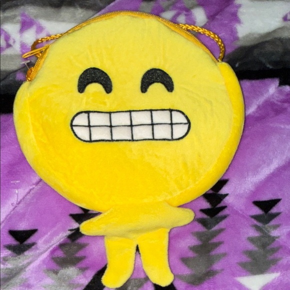 ⭐ 5 for $30 Mix & Match Items.. 
4/Emoji Face Plush Set - Picture 13 of 14